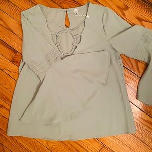 Dressfo Bell Sleeved Top